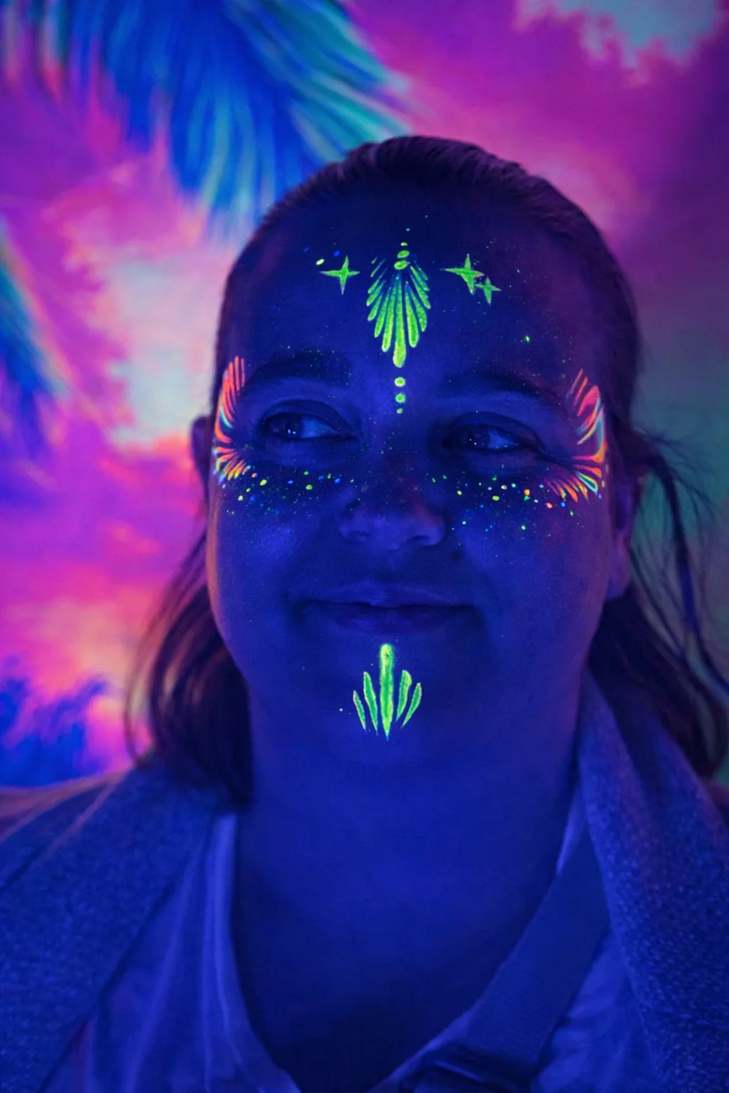 Maquillage fluo pour soirées et festivals par Manon Taillard - réalisation 1