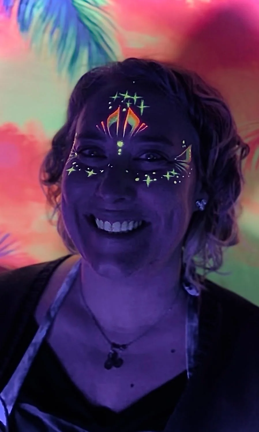 Maquillage fluo pour soirées et festivals par Manon Taillard - réalisation 7